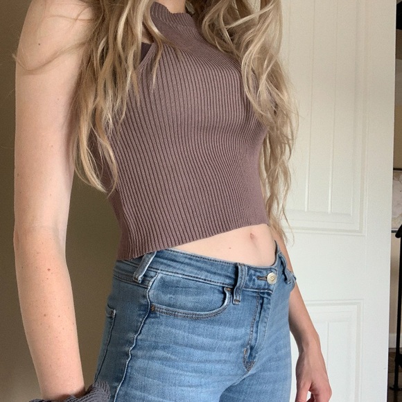 Cropped Tank Top - Picture 3 of 3